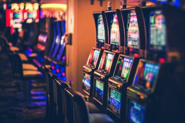 Recently Played section showing live football and casino games